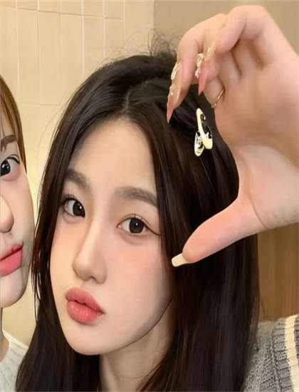 纪录片经典《少女们的指南针》的人物塑造与情感表达 ——纪录片爱好者的必读指南