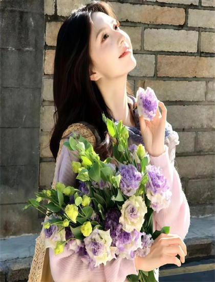 探索《想飞2002》的奥秘引人入胜的：隐藏细节与深层意义，双语字幕